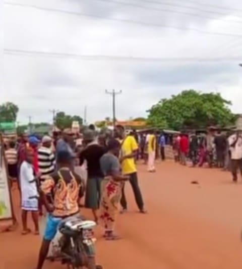 Angry Youths protesting the alleged action of the military. Photo via Facebook page of Idoma Youths.